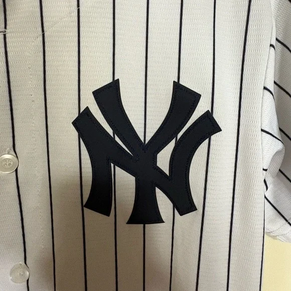Genuine Merchandise MLB White Pinstripe Jersey - Picture 4 of 8